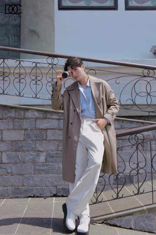 Quần jean ống rộng với áo blazer