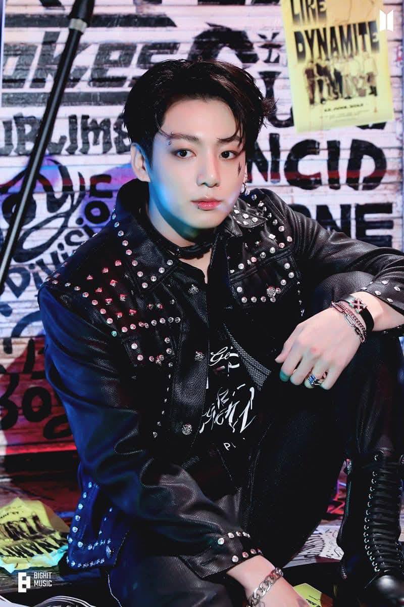 Jungkook đầy cảm xúc ảnh jungkook ngầu