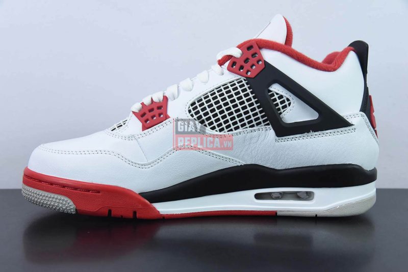 Chi tiết gót giày Nike Air Jordan 4 Fire Red