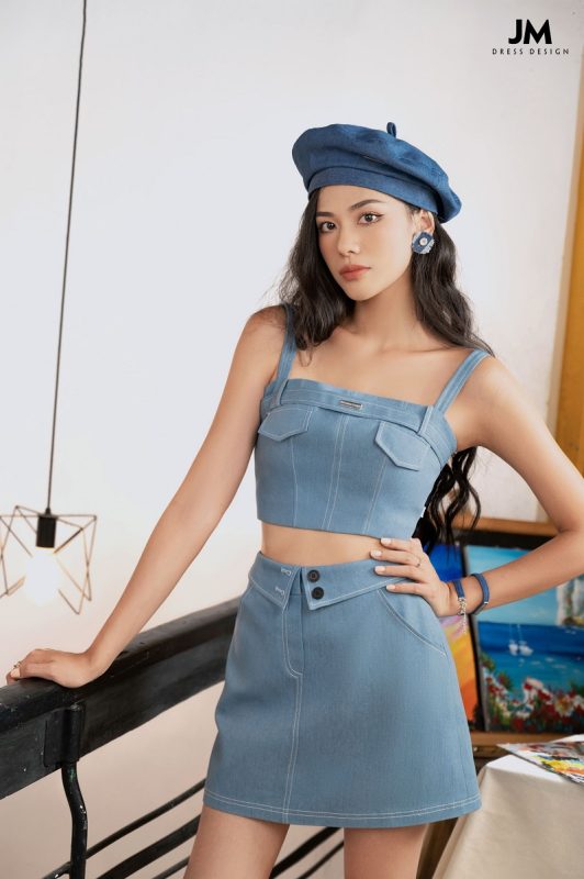 cách phối áo croptop với chân váy jean dài