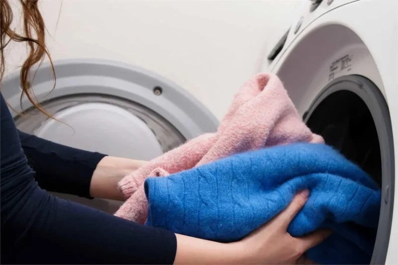 Cách giặt áo len bằng tay tại nhà