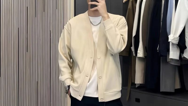 phụ kiện phối với áo cardigan nam