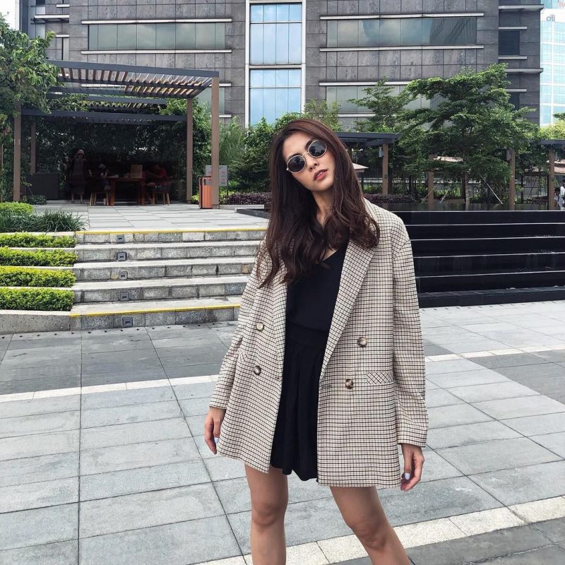 phối blazer nữ với đầm body quyến rũ