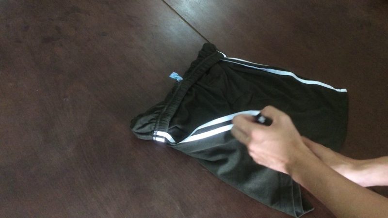 Gấp quần đùi theo phương pháp KonMari kiểu Nhật