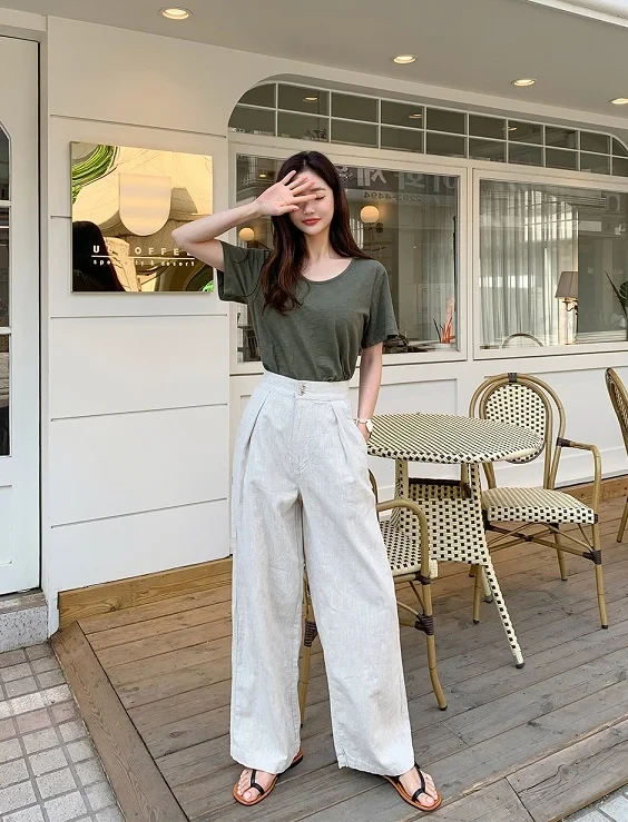 phối đồ với quần đũi ống rộng và áo thun