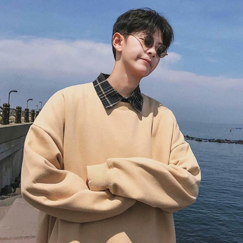 Phối áo sweater nam layer với áo sơ mi