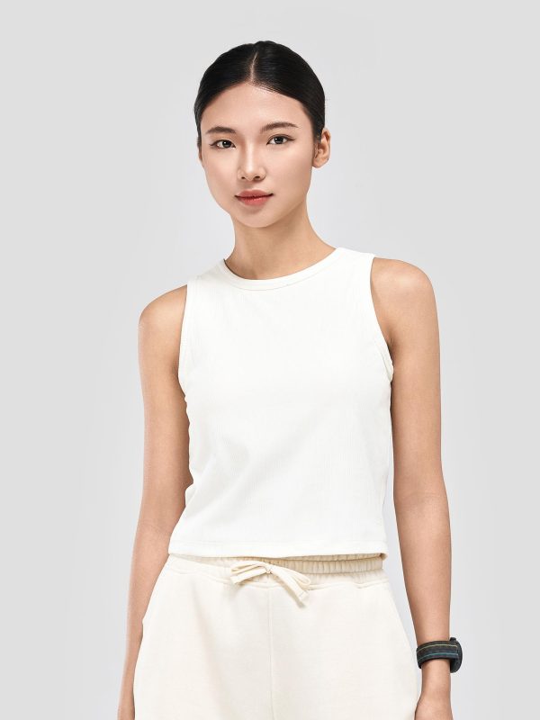 phối quần jogger nữ với áo hai dây