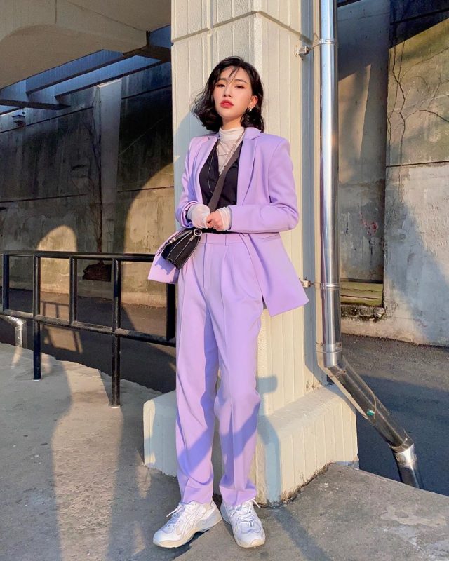 Phối đồ với áo màu tím pastel
