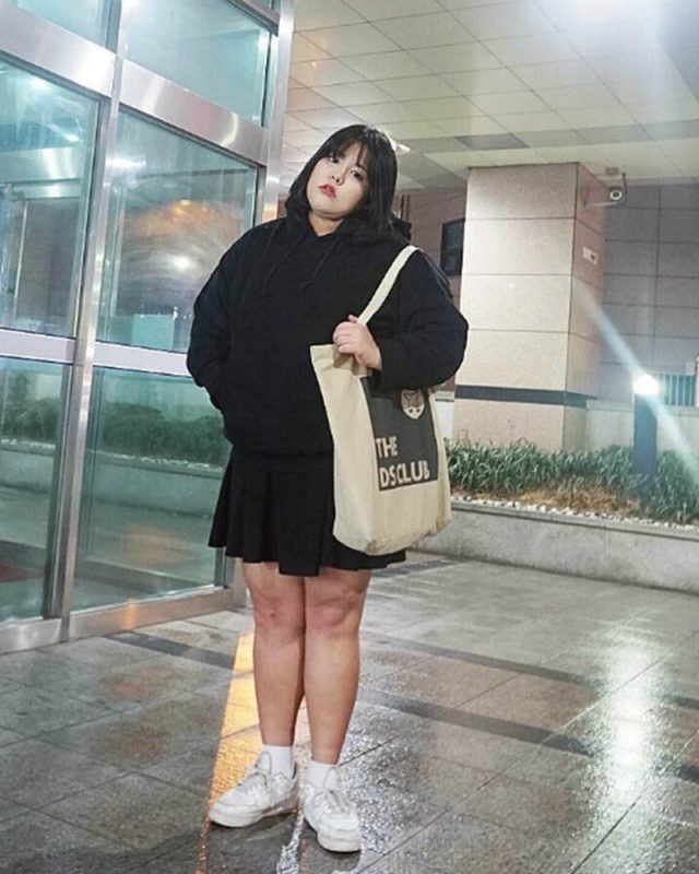 4+ cách phối áo hoodie nữ cho người mũm mĩm nhanh và đơn giản
