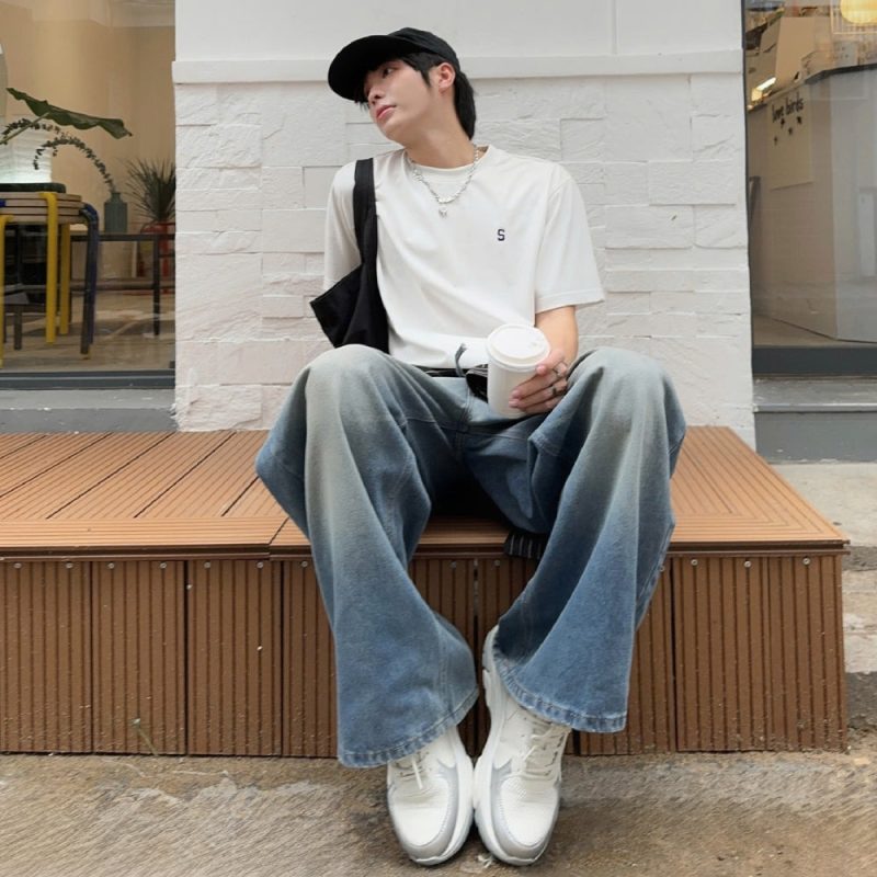 Phối đồ với giày sneaker trắng nam tối giản
