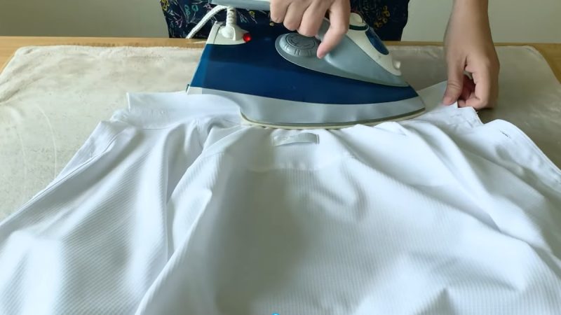 cách ủi thân áo sơ mi