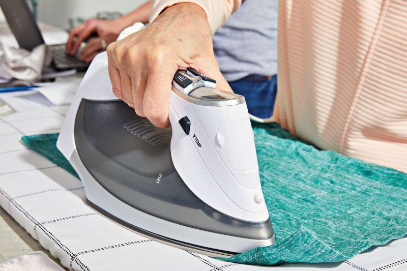hướng dẫn ủi áo thun không bị giãn