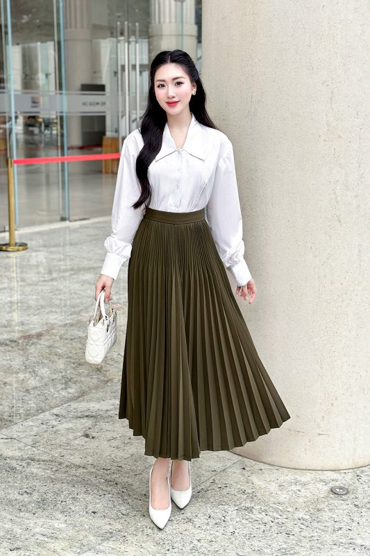 Mẫu chân váy xếp ly dài màu xanh rêu độc đáo