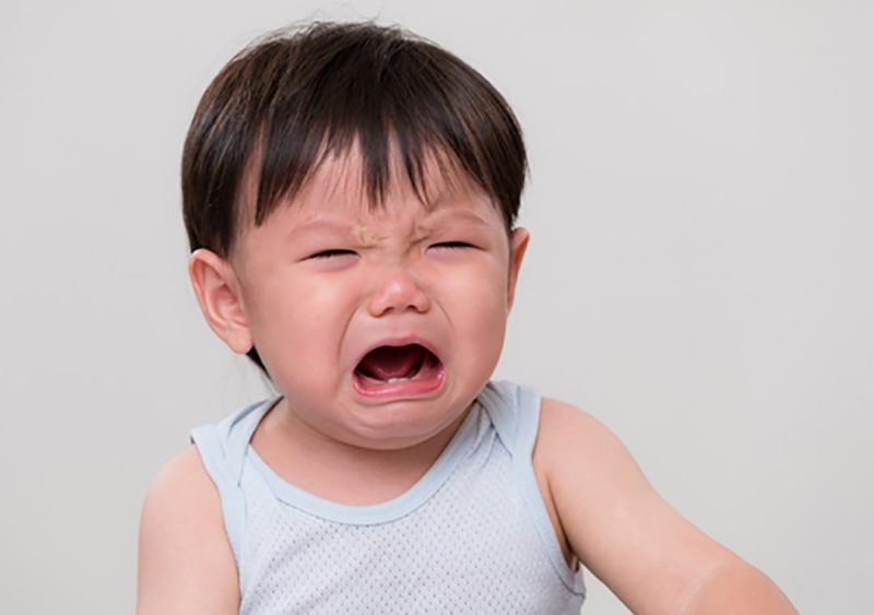 mơ thấy mình bế con nít