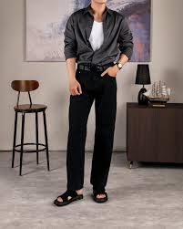 Phối dép quai ngang nam với quần kaki