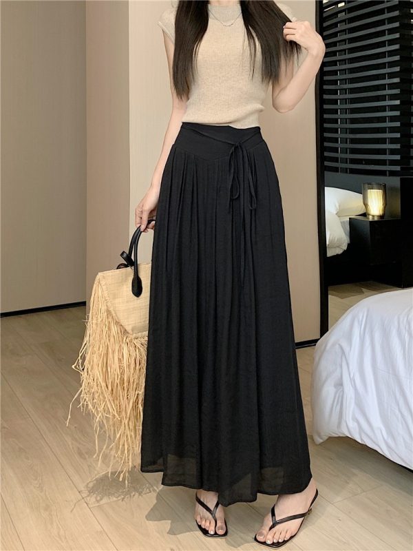 Cách phối đồ với quần giả váy dài và áo hai dây