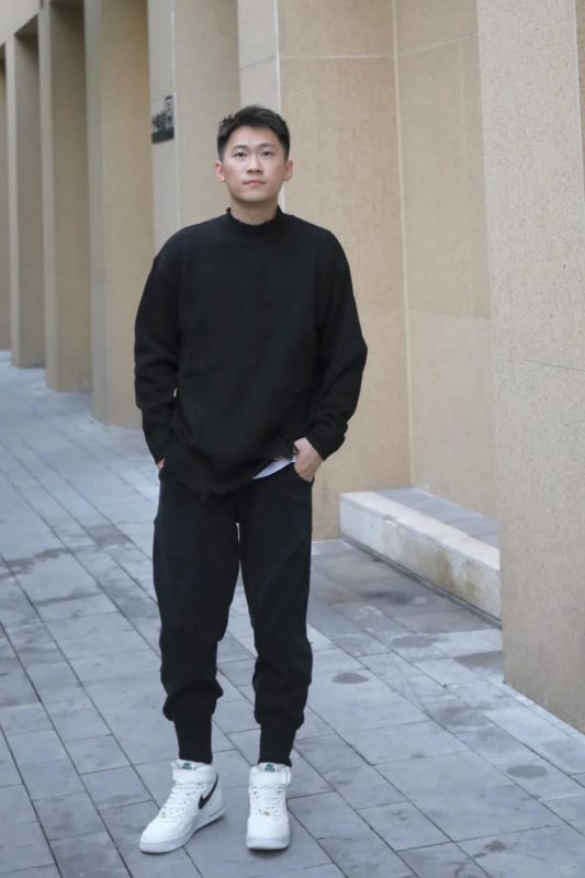 Chọn giày khi phối đồ với áo sweater nam
