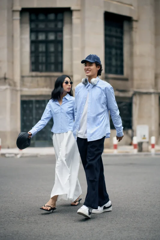 phối croptop với áo sơ mi trắng đen