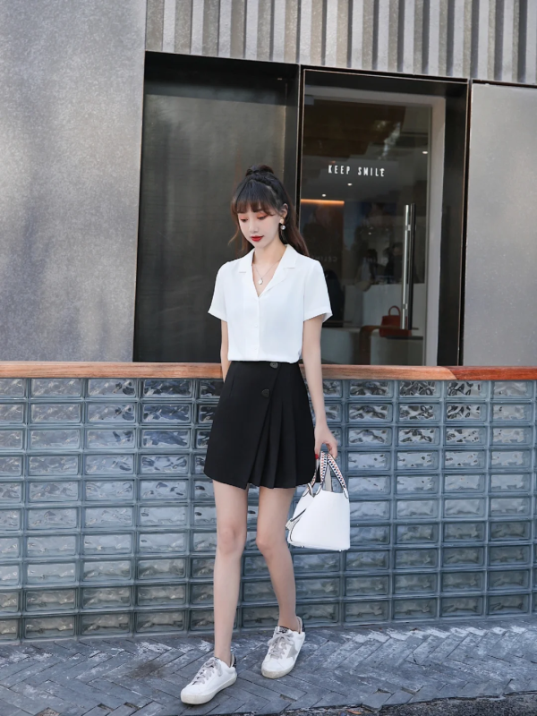 phối croptop với áo sơ mi xếp ly
