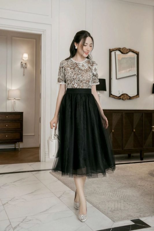 Phối chân váy xòe dài với giày cao gót
