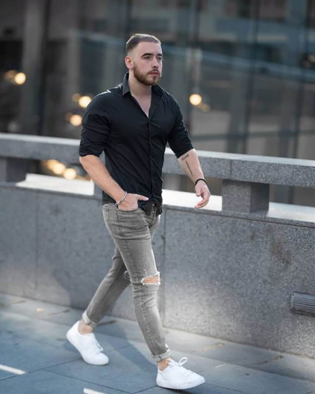 Cách phối đồ với giày sneaker nam và quần kaki