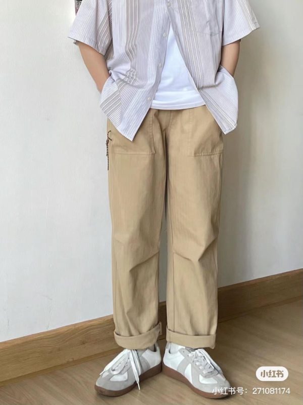 Phối đồ với quần kaki nam và áo thun