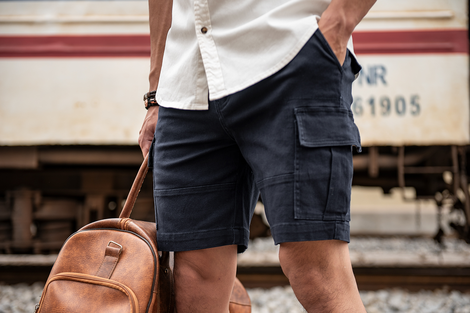 cách phối đồ với quần short kaki túi hộp nam