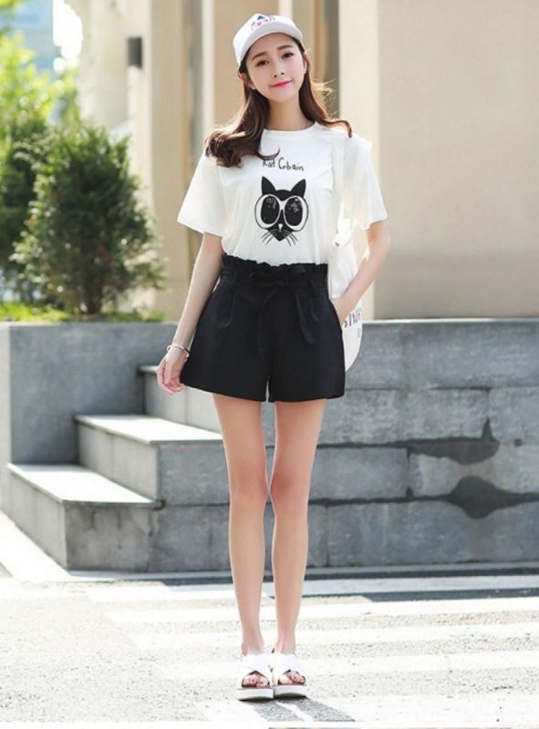 phối đồ với quần short vải nữ