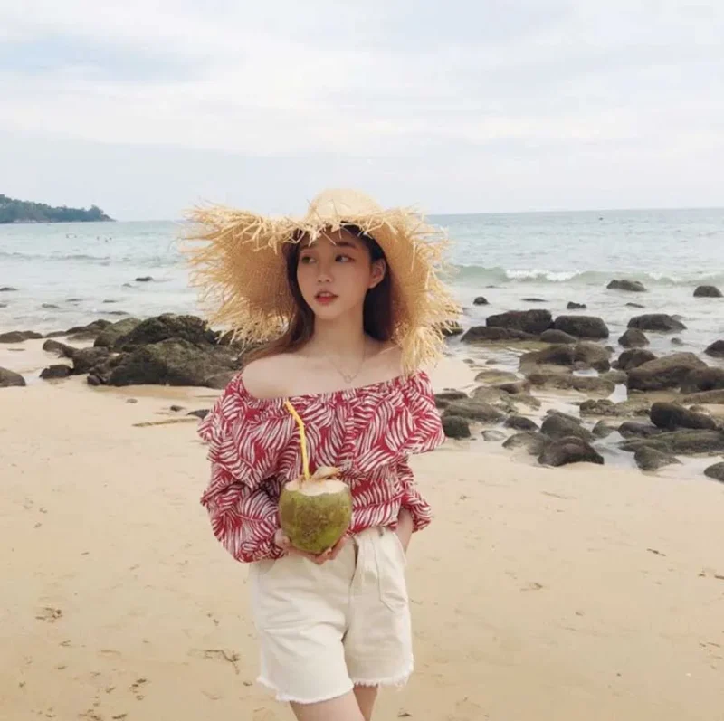 phối đồ đi biển nữ với váy maxi trắng