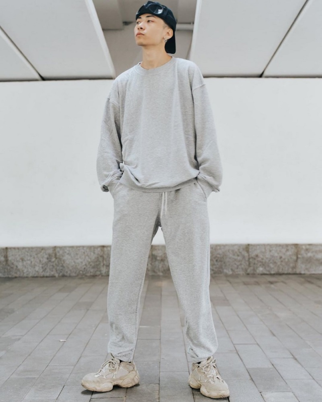 Cách phối đồ với áo sweater nam và áo thun