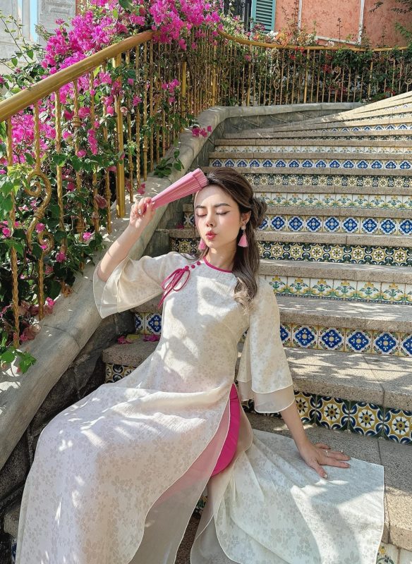 Cách phối màu áo dài xanh cho làn da trắng sáng