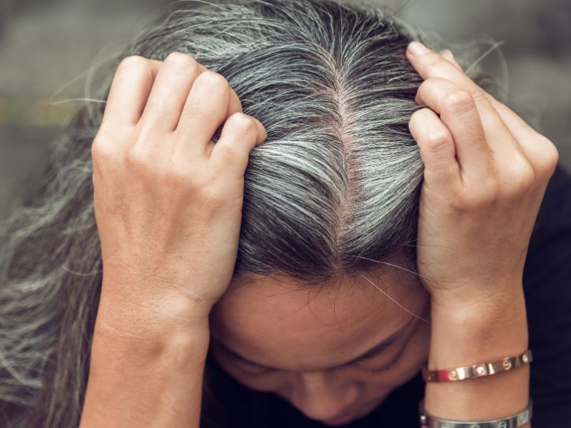 Mơ thấy bản thân có tóc bạc