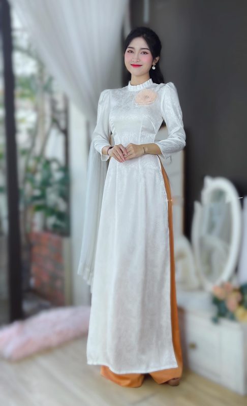Phối màu áo dài vàng cho ngày Tết Cổ truyền