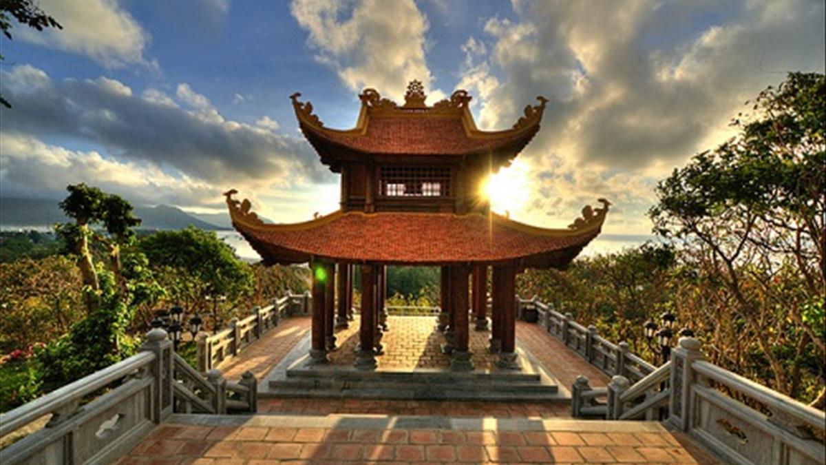 Mơ thấy ngôi chùa đông người báo hiệu mối quan hệ xã hội tốt.
