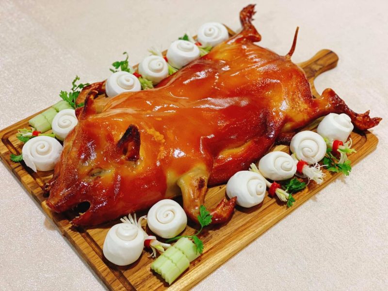 nằm mơ thấy mình đang ăn heo quay