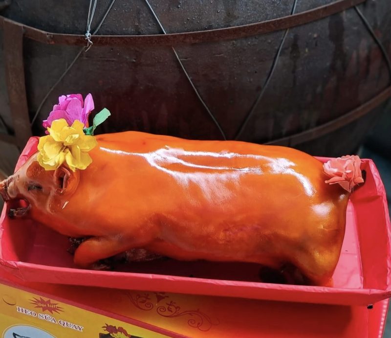 chiêm bao thấy heo quay cúng trên bàn thờ