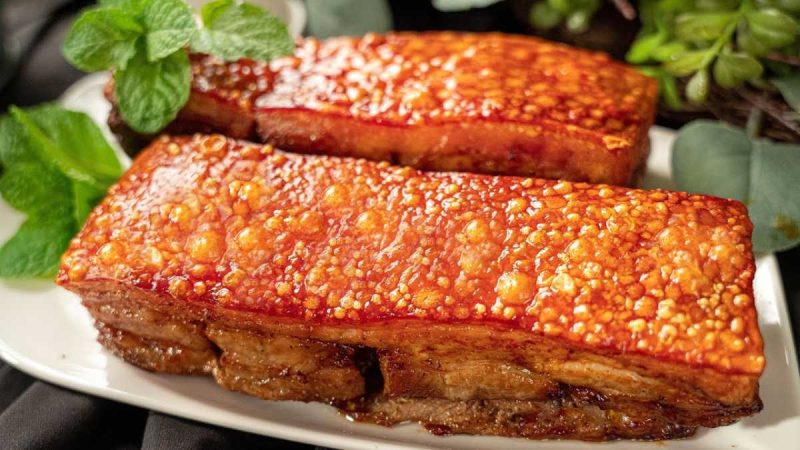 nằm mơ thấy heo quay đánh con gì