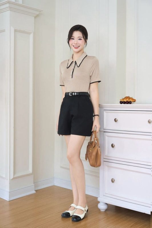 Chọn áo màu xanh navy cho nữ da ngăm