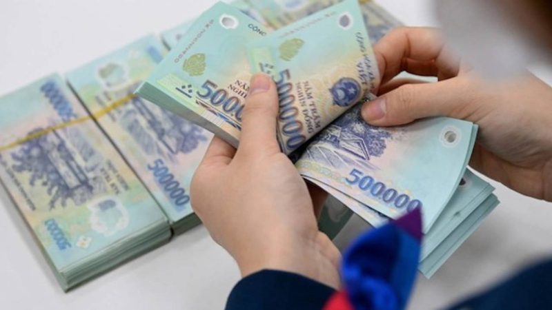 mơ thấy được người khác cho tiền 500k