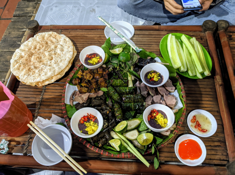Có nên ăn thịt chó để giải đen hay không