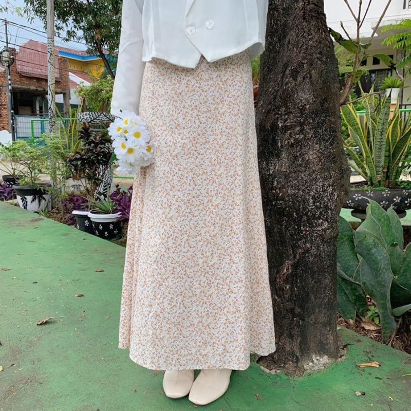 chân váy hoa nhí phối với áo sơ mi