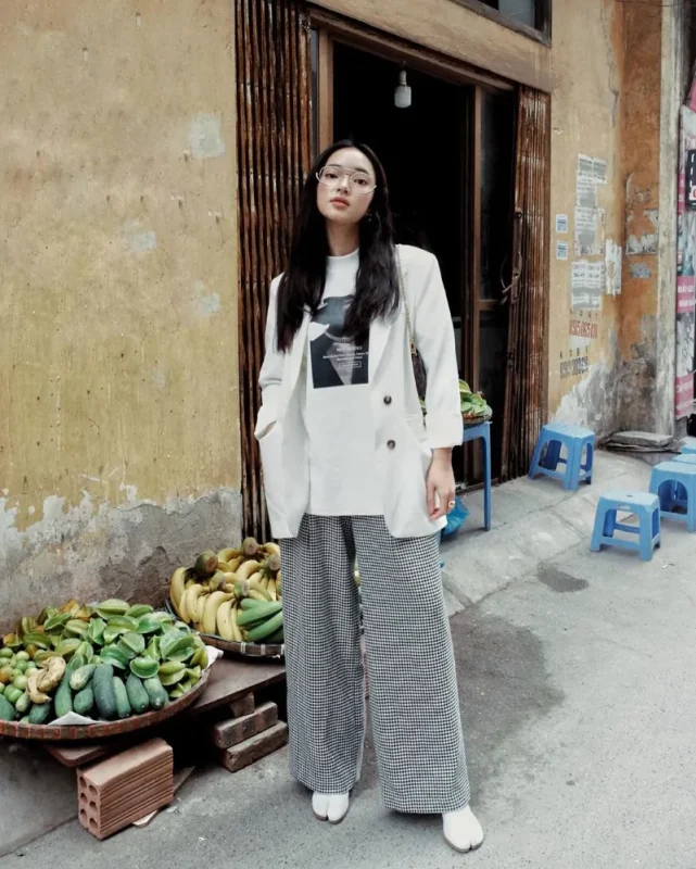 phối áo blazer với quần tây ống rộng