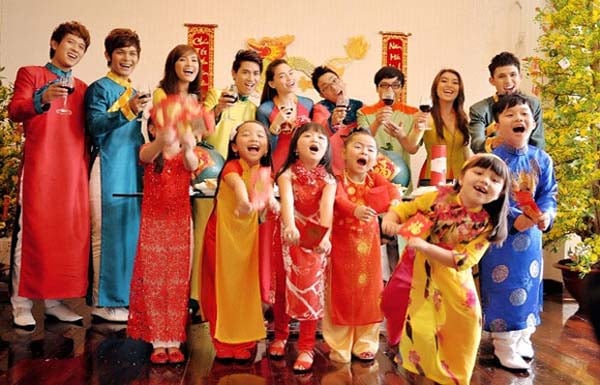mùng 10 tết nên mặc màu gì