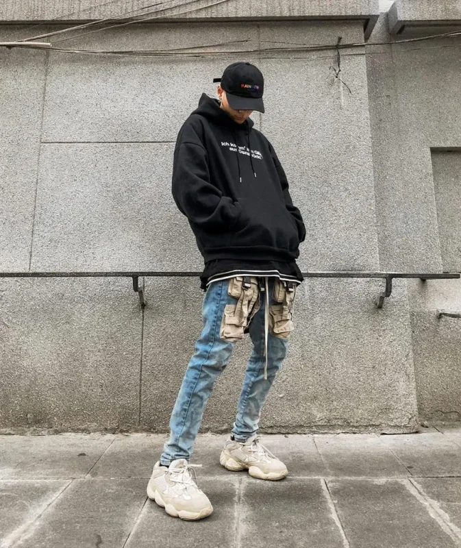 Áo hoodie đi với giày gì hợp