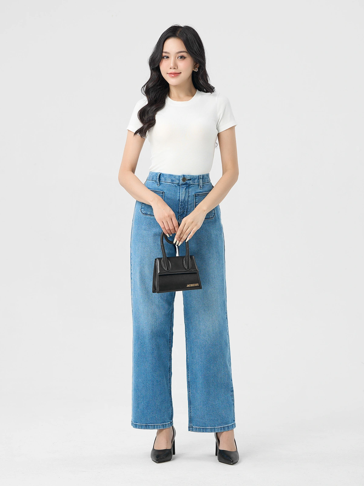 Phối quần jean ống rộng cho nấm lùn theo style ton-sur-ton