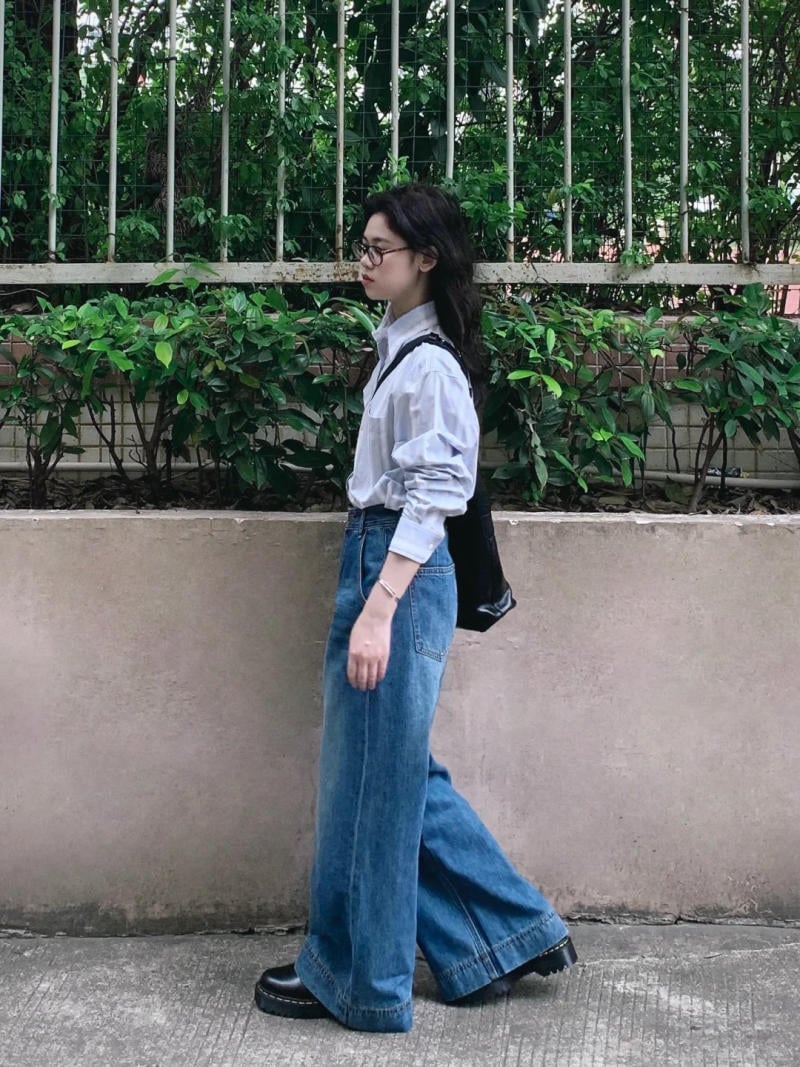 Cách mặc quần jean ống rộng cho người lùn cùng blazer