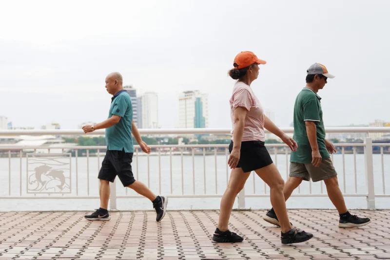 mơ thấy đi bộ trong đêm tối