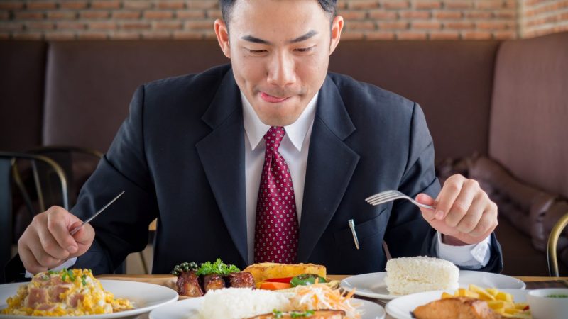 mơ thấy ăn uống điềm gì