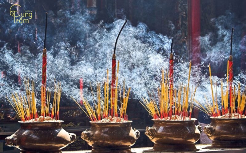 mơ thấy bát hương