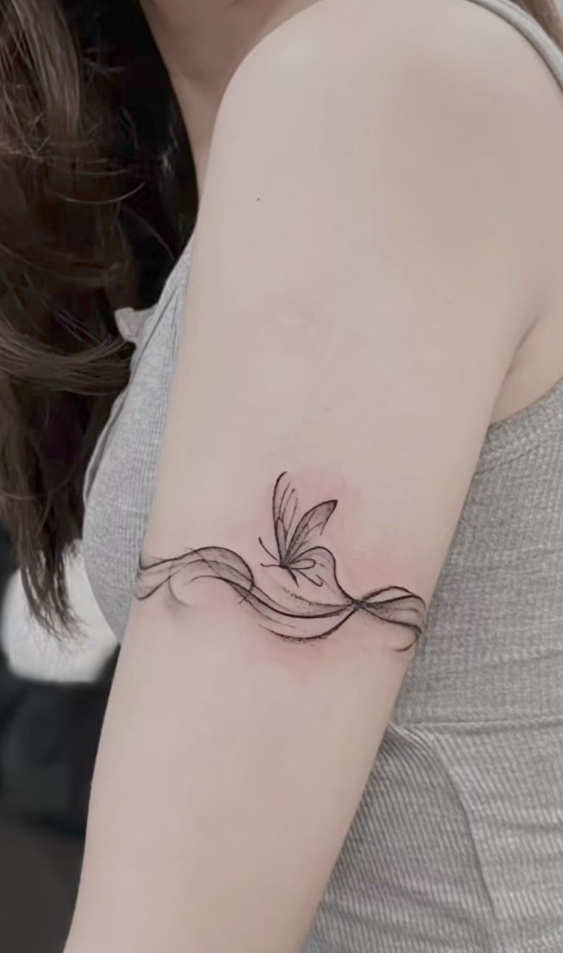 hình xăm bắp tay nữ cô gái